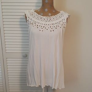 Alfani white tank with lovely details